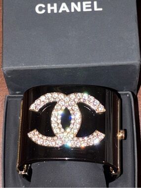 NIB CHANEL Resin CC Crystal Cuff Bracelet